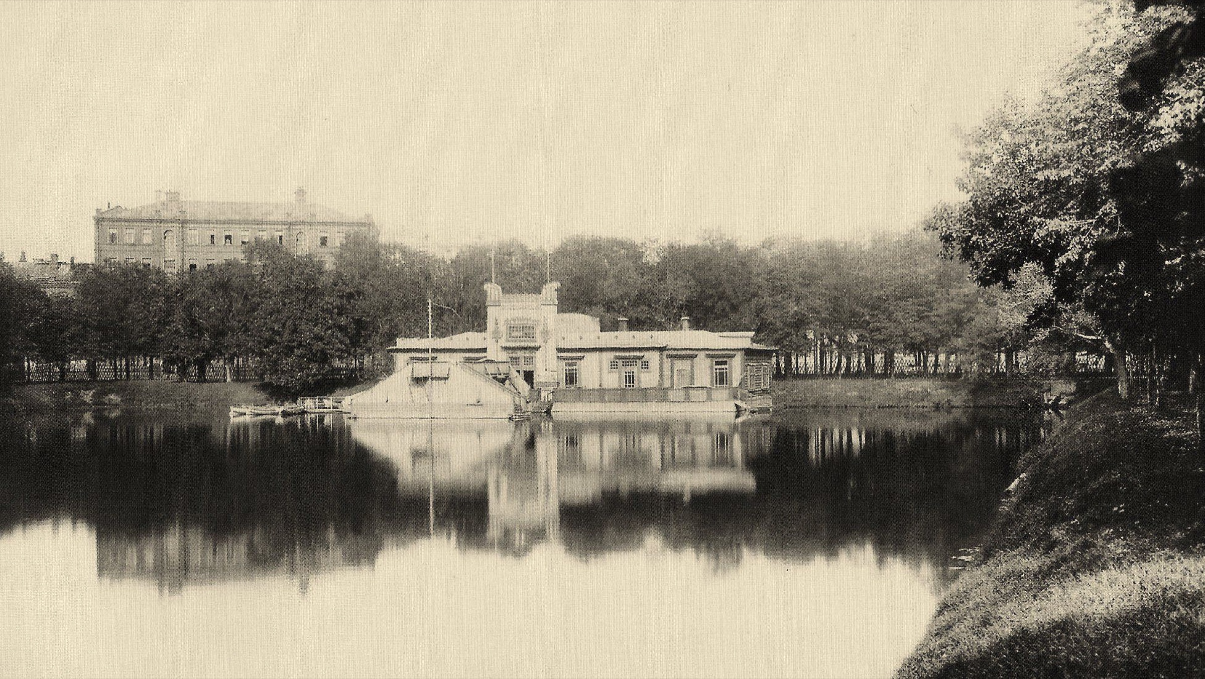 Pavilion at the Patriarch's Ponds in Moscow, 1913